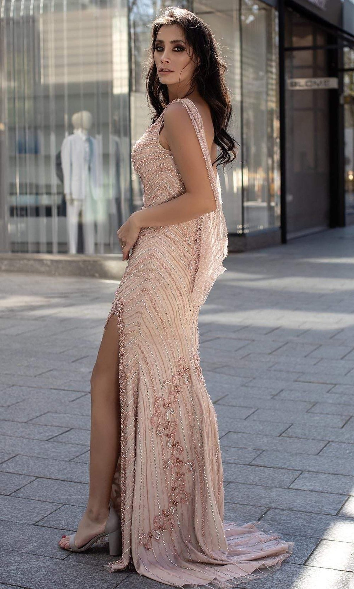 Chic & Holland - HF1422 Sweetheart Neck Junior Prom Slit Gown